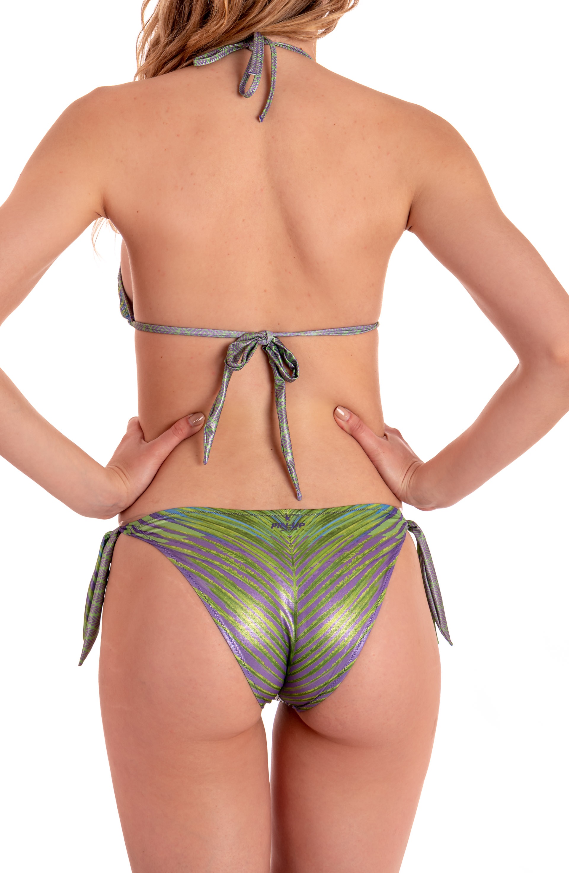 https://www.pinup-stars.com/40279/bikini-triangolo-slip-brasiliana-rete-ricamo-fiore-paillettes.jpg
